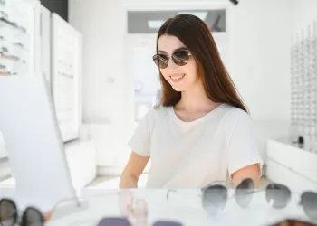 Yüz Şekline Göre Güneş Gözlüğü Nasıl Seçilir?